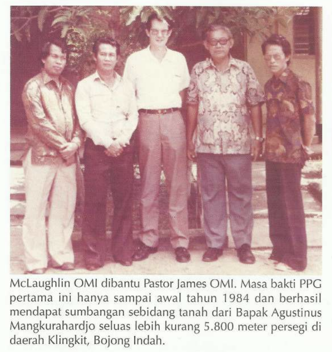 McLaughlin, OMI dibantu Pastor James, OMI. Masa bakti PPG pertama ini hanya sampai awal tahun 1984 dan berhasil mendapat sumbangan sebidang tanah dari Bapak Agustinus Mangkurahardjo seluas lebih kurang 5.800 meter persegi di Klingkit, Bojong Indah.