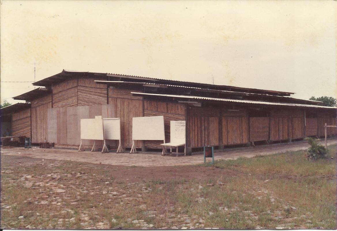Tampak luar gereja bedeng.